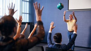 Gebruik een catchbox in het auditorium van Hotel Zaltbommel