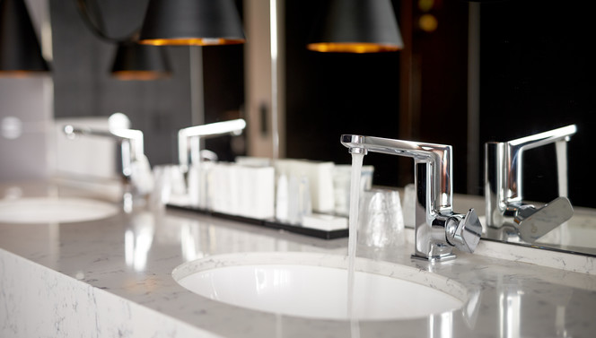 Sink in the Superior Room of Hotel Zaltbommel