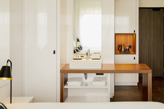 Buro im Economy Zimmer des Hotels Zaltbommel