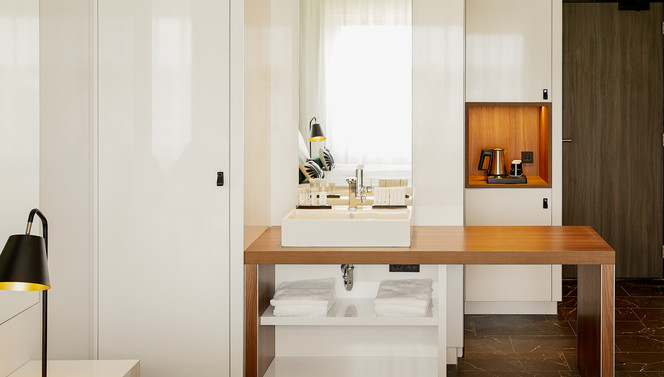 Desk in the Economy Room of Hotel Zaltbommel